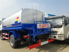 高效環(huán)保，專業(yè)守護(hù)——城市清潔與綠化好幫手 灑水車